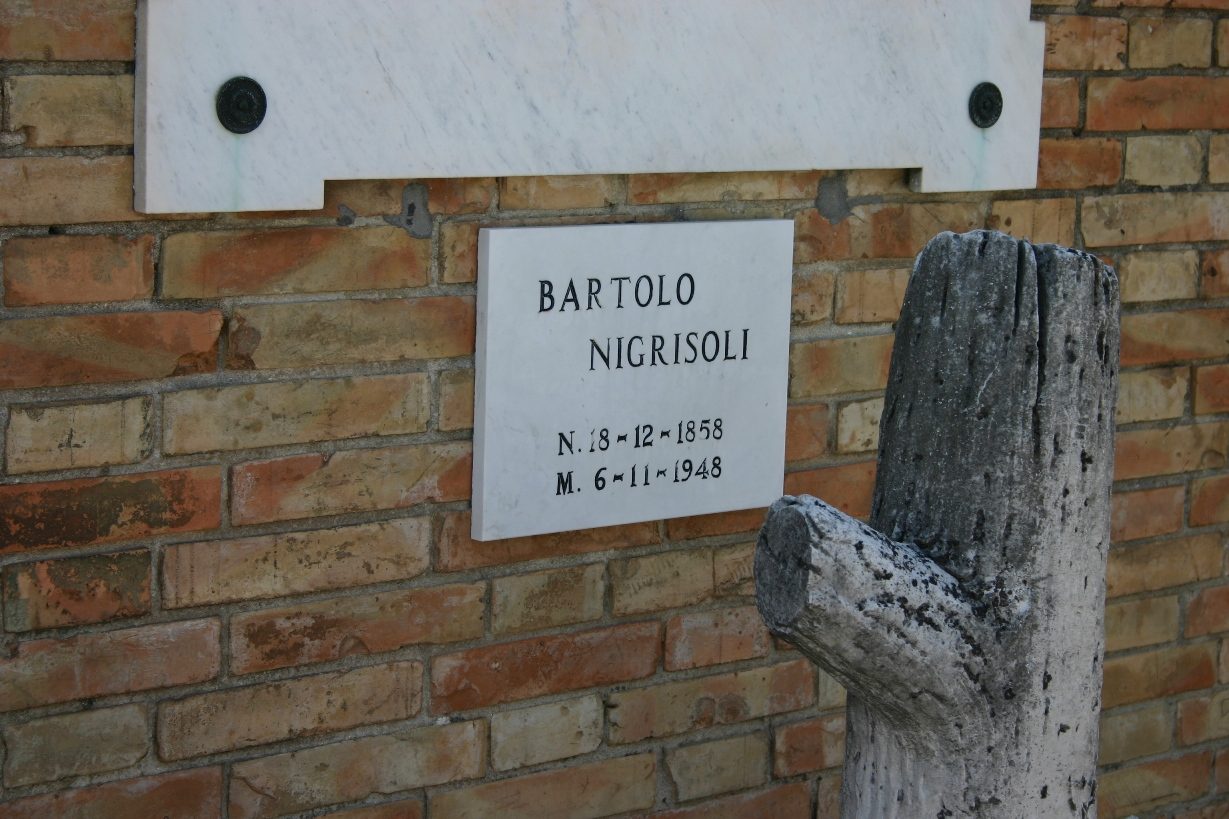 Bartolo Nigrisoli's tomb, Cemetery, Sant'Alberto di Ravenna, Italy - 03.JPG